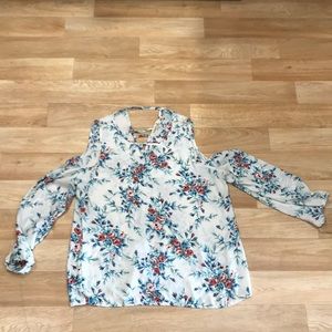 Long sleeve shirt with open shoulders